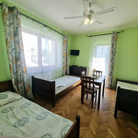 Rumiankowy Airport Хостел