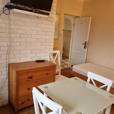 Vandrerhjem Rumiankowy Airport