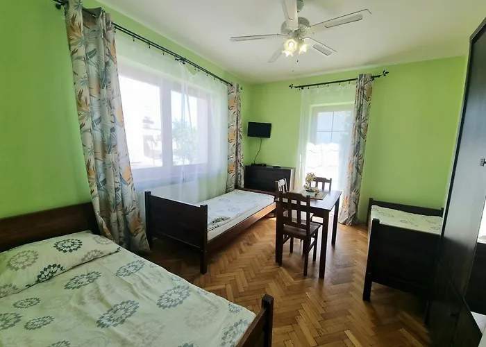 Rumiankowy Airport Hostel